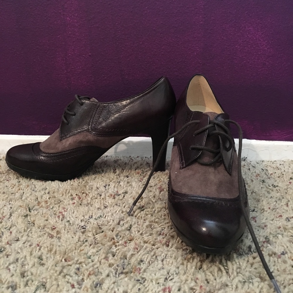 Brown dress shoes lace up